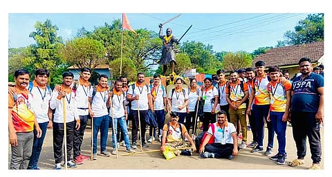 श्रीगोंदा : पन्हाळा ते पावनखिंड या खडतर पदभ्रमण मोहिमेत सहभागी झालेले शिवदुर्ग ट्रेकर्स फाऊंडेशनचे मावळे.