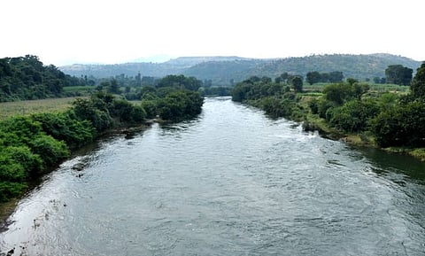 संगमनेर तालुक्यात प्रवरामाई दुथडी…