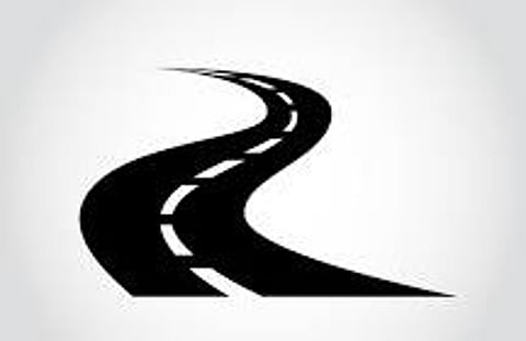 पुणे : तलावाजवळील रस्ता झाला समस्या