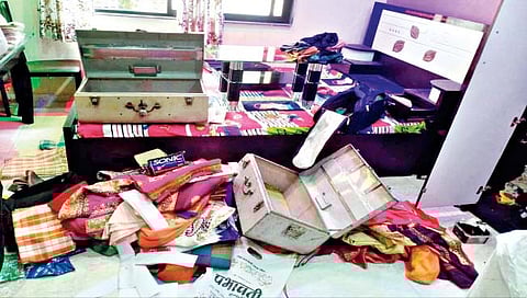 सांगली : दिघंचीत घरफोडी;17 लाखांचा मुद्देमाल लंपास