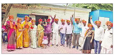 राहुरी : तांदुळवाडी ग्रामपंचायतीवर तनपुरे गटाने सत्ता प्रस्थापित केल्यानंतर जल्लोष करताना सदस्य.