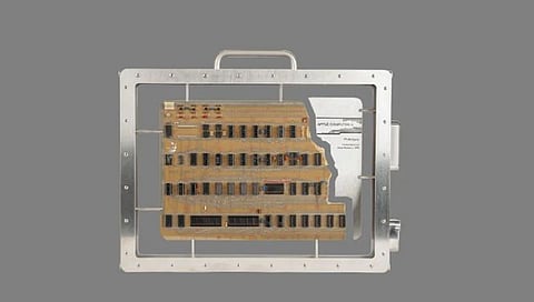 स्टीव्ह जॉब्स यांनी वापरलेल्या Apple-1 Prototype चा लिलाव, जाणून घ्या कितीची लागली बाेली…