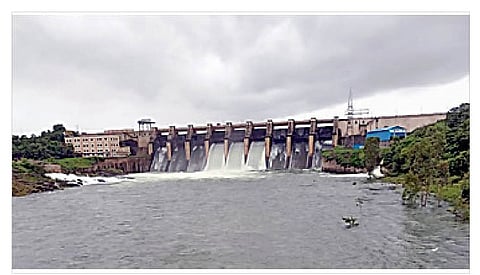 वीर धरणाच्या तीन दरवाजांतून निरा नदीत विसर्ग सुरू करण्यात आले.