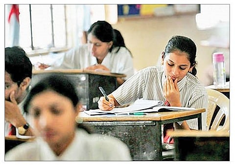 नगर : केंद्र-राज्याकडे विद्यार्थ्यांचे आठ कोटी लटकले!