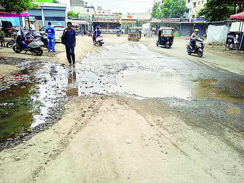 वाकड परिसरात पाणीगळती