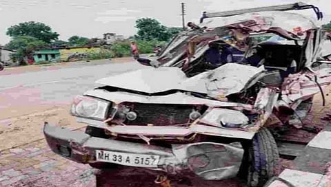 चंद्रपूर-गडचिरोली राष्ट्रीय महामार्गावर भीषण अपघात; ४ ठार, एकजण जखमी