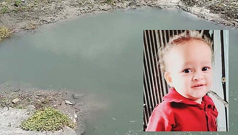 हृदयद्रावक घटना : खेळताना राखेच्या तलावात गेलेल्या चिमुरडीचा पाण्यात बुडून मृत्यू