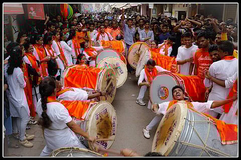 पुण्यात विसर्जन मिरवणुकीला पथकांच्या तीनच रांगा; फक्त 50 ढोल