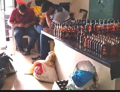 संगमनेरात 15 लाखाचा बनावट दारू साठा जप्त, दोघांना अटक; परमीट दुकानदाराच्या ‘उद्योगा’चा भांडाफोड