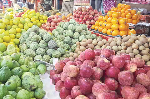 पुणे : आंब्याचा हंगाम संपल्याने अन्य फळांना मागणी