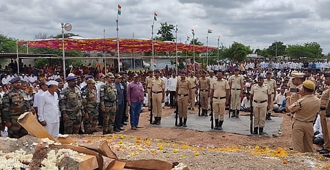 शहीद जवान साळवे अनंतात विलीन, शासकीय इतमामात अखेरचा निरोप