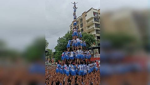 मुंबईत दहीहंडीचा थरार सुरु…; गोविंदा आला रे आला…