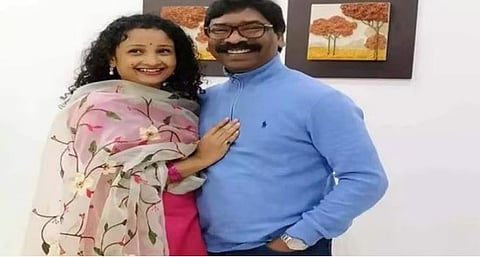 पत्नी कल्पना यांच्यासह झारखंडचे मुख्यमंत्री हेमंत साोरेन.