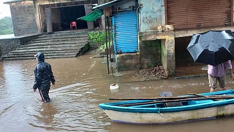 रत्नागिरी: जगबुडी नदीने ओलांडली धोक्याची पातळी : सतर्कतेचा इशारा