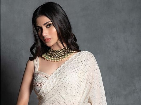 Mouni Roy : व्हाईट क्वीन ❤️, मौनी एथनिक लूकमध्ये दिसतेय ग्लॅमरस