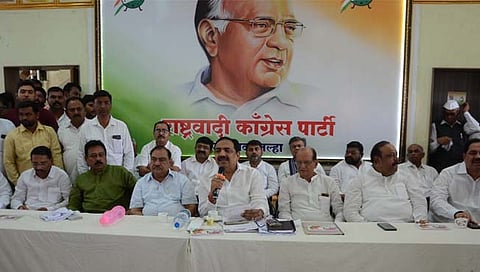 जळगावातील राष्ट्रवादीच्या कार्यालयात बैठक