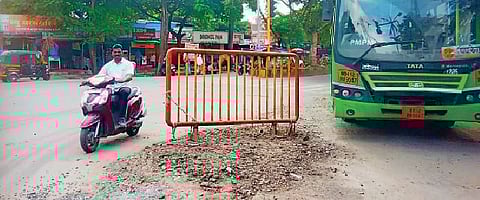 चेंबरच्या कामामुळे दापोडीत अपघाताची भीती