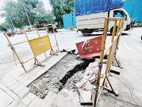 पिंपळे गुरव : एम. एस. काटे चौकात धोकादायक खड्डा