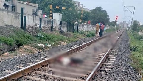 रेल्वेची धडक