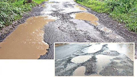 कळवण : कळवण ते देवळा रस्त्याची झालेली दुर्दशा.(छाया : बापू देवरे)