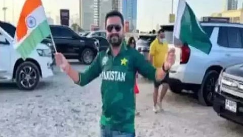 उत्तर प्रदेशातील तरुणाने घातली पाकिस्तानची जर्सी; फोटो व्हायरल झाल्यानंतर नेमके प्रकरण आले समोर