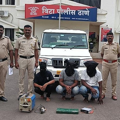 विटा पोलिसांच्या कारवाईत चार वेगवेगळ्या गुन्ह्यातील पावणेपाच लाखांचा मुद्देमाल जप्त