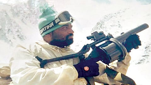 सातारा : मक्याच्या शेतातच अतिरेक्यांचा खात्मा; या धाडसी पराक्रमाबद्दल मारुती मोरे यांना मिळाले होते सेना मेडल