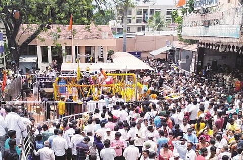 शिंगणापूरला भाविकांची मांदियाळी