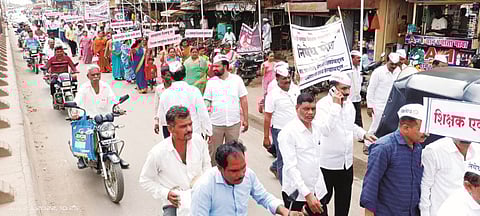 पाथर्डीत प्राथमिक शिक्षकांचा मोर्चा, आ. प्रशांत बंब यांच्या वक्तव्याचा निषेध