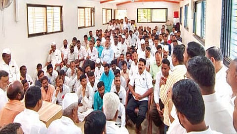 सिन्नर : बैठकीत पदाधिकार्यांना मार्गदर्शन करताना माजी आमदार राजाभाऊ वाजे.