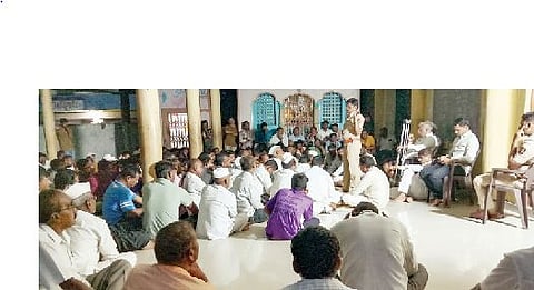 पारगावच्या पीरबाबा वास्तूच्या बांधकामावर तोडगा, पोलिस निरीक्षक नारायण पवार यांनी बजावली महत्त्वाची भूमिका