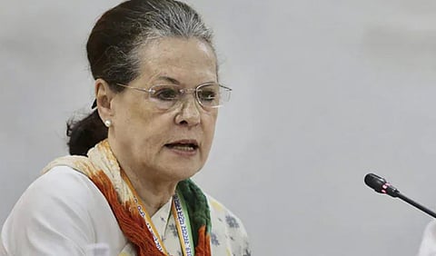 गांधी, नेहरू, पटेलांच्या नावाने खोटा इतिहास सांगितला जातोय : सोनिया गांधी यांचा आरोप