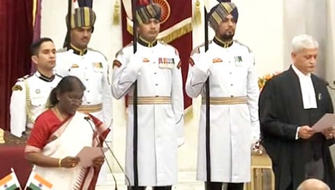 कोकणच्या शिरपेचात मानाचा तुरा, उदय लळीत यांनी घेतली ४९ वे सरन्यायाधीश म्हणून शपथ