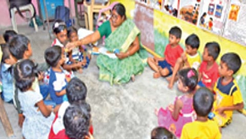 अंगणवाडी सेविकांना दोन हजार रुपयांची भाऊबीज, राज्य सरकारचा निर्णय