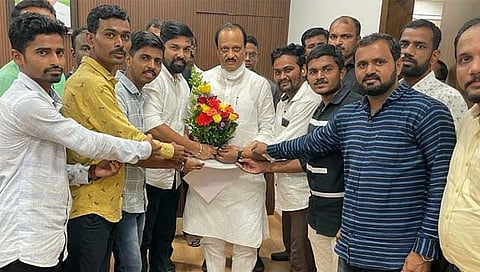 अधिसंख्य पदावर नियुक्ती मिळालेल्या उमेदवारांनी घेतली अजित पवारांची भेट