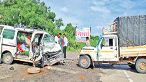 बीड : कार-पिकअपच्या अपघातात एक ठार; एक जखमी