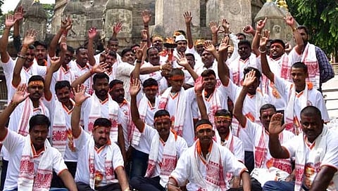 सांगली : शेटफळे येथे नवरात्रौत्सवानिमित्त कामाख्यादेवी मंदिरातून ज्योत