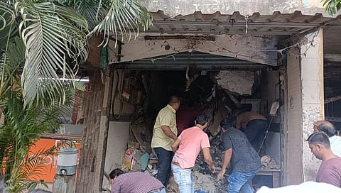 स्लॅब कोसळला