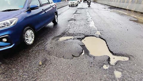 Nashik : दीड महिन्यावर पावसाळा, आयुक्तांचा खड्ड्यांसाठी अल्टिमेटम