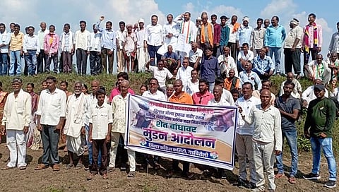 गडचिरोली: ओल्या दुष्काळाच्या मागणीसाठी काँग्रेस कार्यकर्ते, शेतकऱ्यांनी केले मुंडन