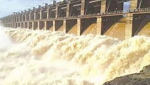 जळगाव : गिरणा धरण सलग चौथ्यांदा शंभर टक्के भरले, १७५ गावांचा पाणी प्रश्न सुटणार