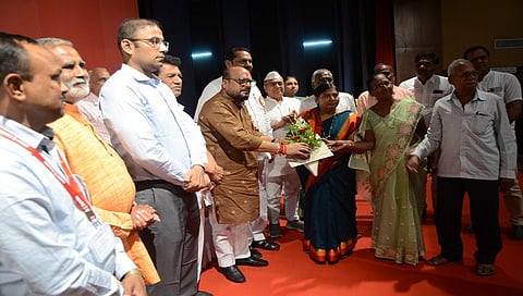 जळगाव : १५ शिक्षकांचा आदर्श शिक्षक पुरस्काराने गौरव
