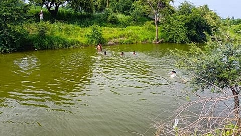 जळगाव : पोहताना तलावात बुडून दोघा विद्यार्थ्यांचा मूत्यू ; शिरसोली येथील घटना