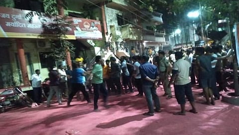 जळगावात महापौरांच्या घरावर फेकले पेटवलेले सुतळी बॉम्ब, दगड ; ४३ जणांवर गुन्हे दाखल