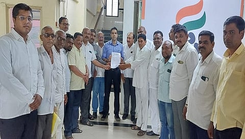 धुळे : नुकसानीचे पंचनामे करुन सरसकट मदत द्या, तालुका काँग्रेसची मागणी