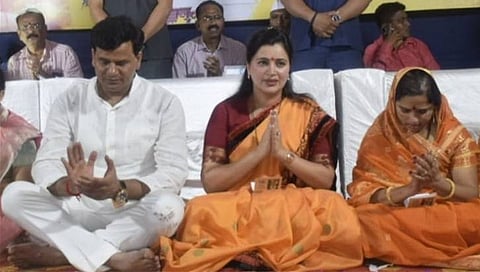 Navneet Rana : त्याचा वध केला आणि घरी बसवले ; नवनीत राणांचा उद्धव ठाकरेंवर निशाणा