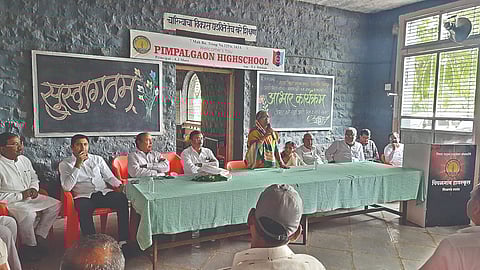 पिंपळगाव बसवंत : येथे मविप्र सभासदांचे आभार कार्यक्रमात बोलताना नीलिमा पवार. समवेत डॉ. सुनील ढिकले, दिलीपराव मोरे आदी. (छाया : हेमंत थेटे)