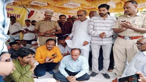 धुळे : साईभक्त अजय सोनवणे यांचे अन्नत्याग आंदोलन मागे