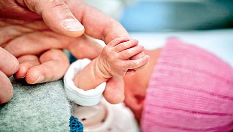 जाणून घ्या अकाली प्रसूतीची कारणे आणि या प्रसंगी कशी घ्यावी काळजी