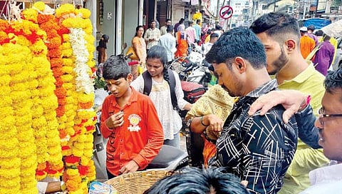 सातारा : बाजारपेठेत आवाज फक्त बाप्पांचाच